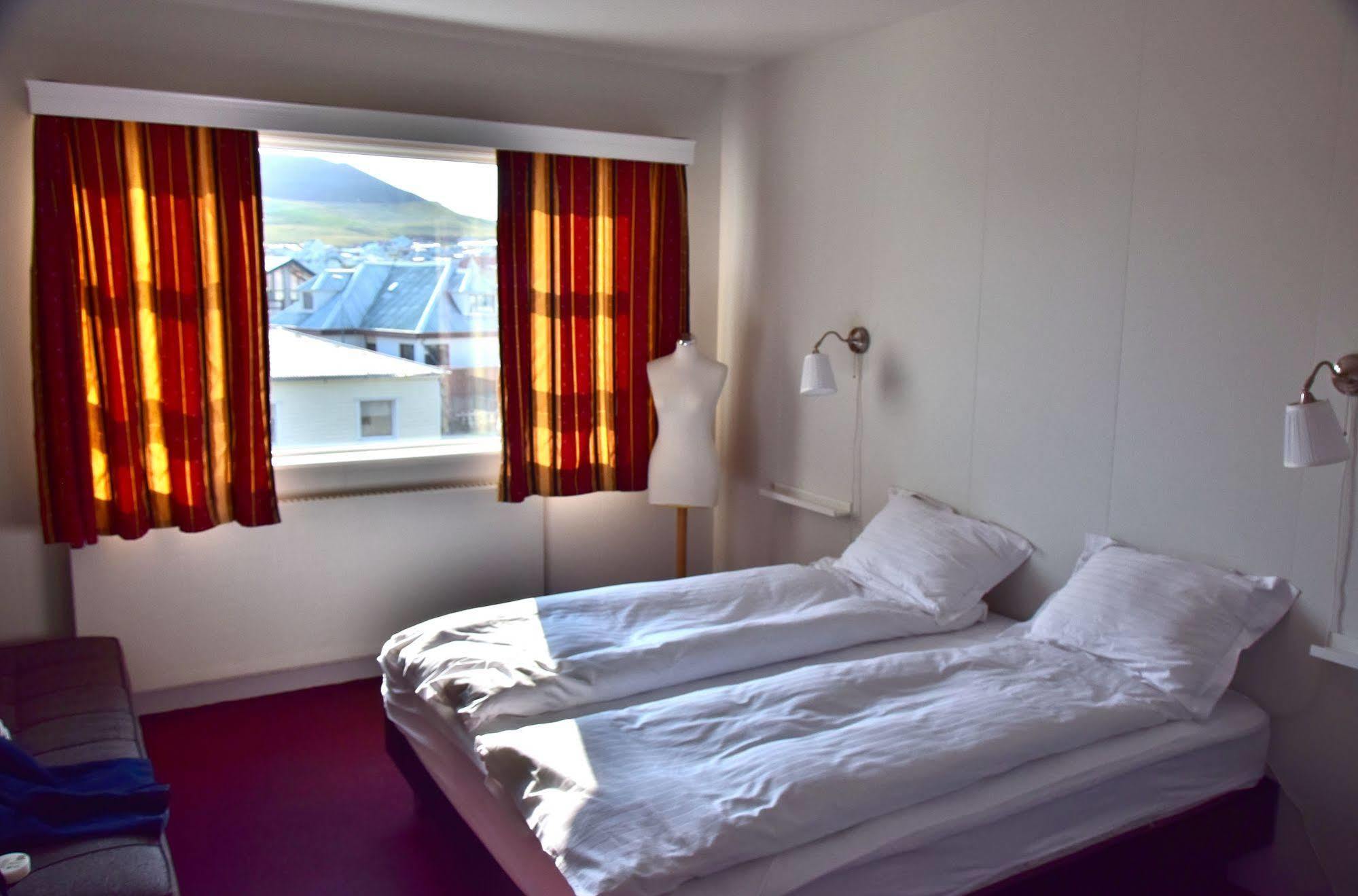 Guesthouse Hamar เวสมาร์นายาร์ ภายนอก รูปภาพ