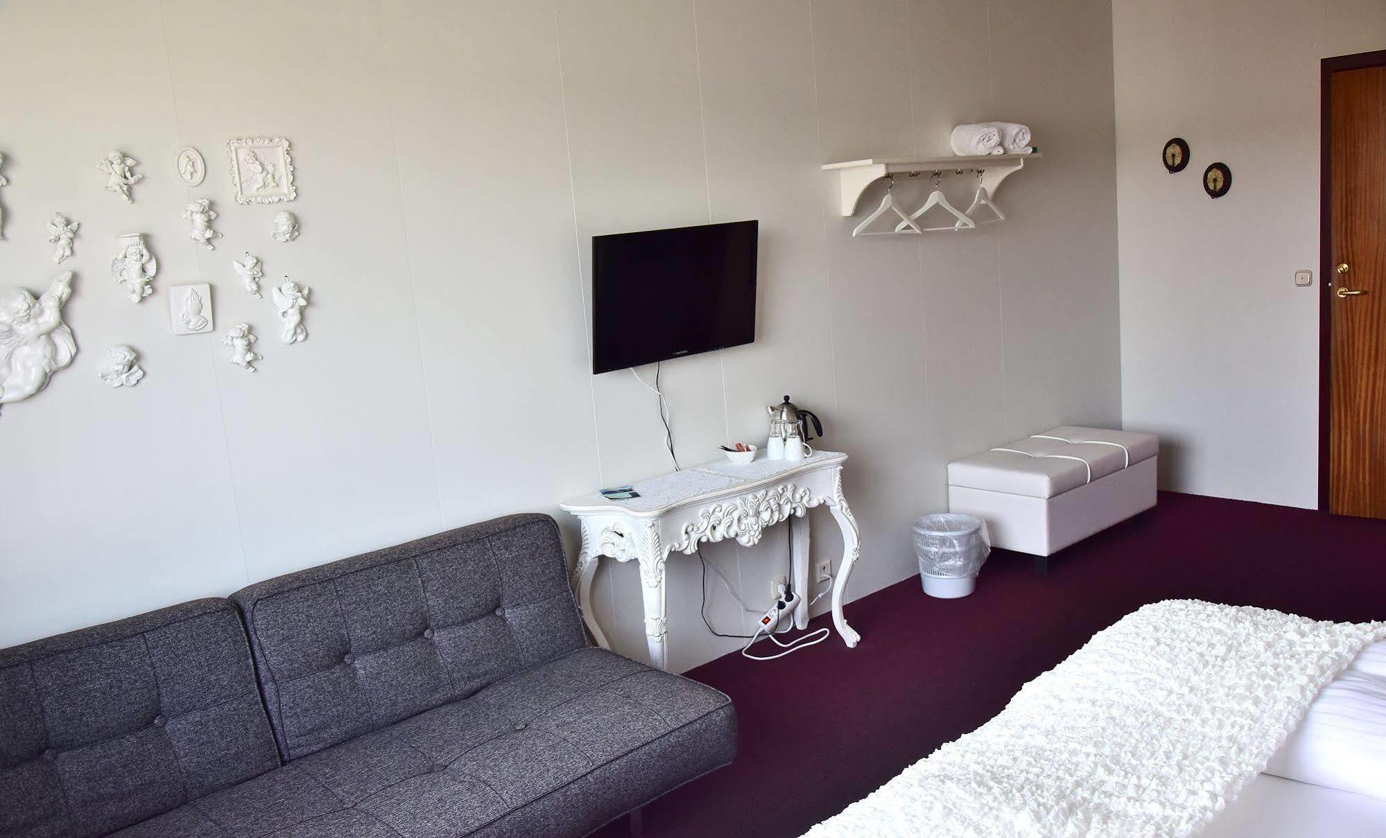 Guesthouse Hamar เวสมาร์นายาร์ ภายนอก รูปภาพ